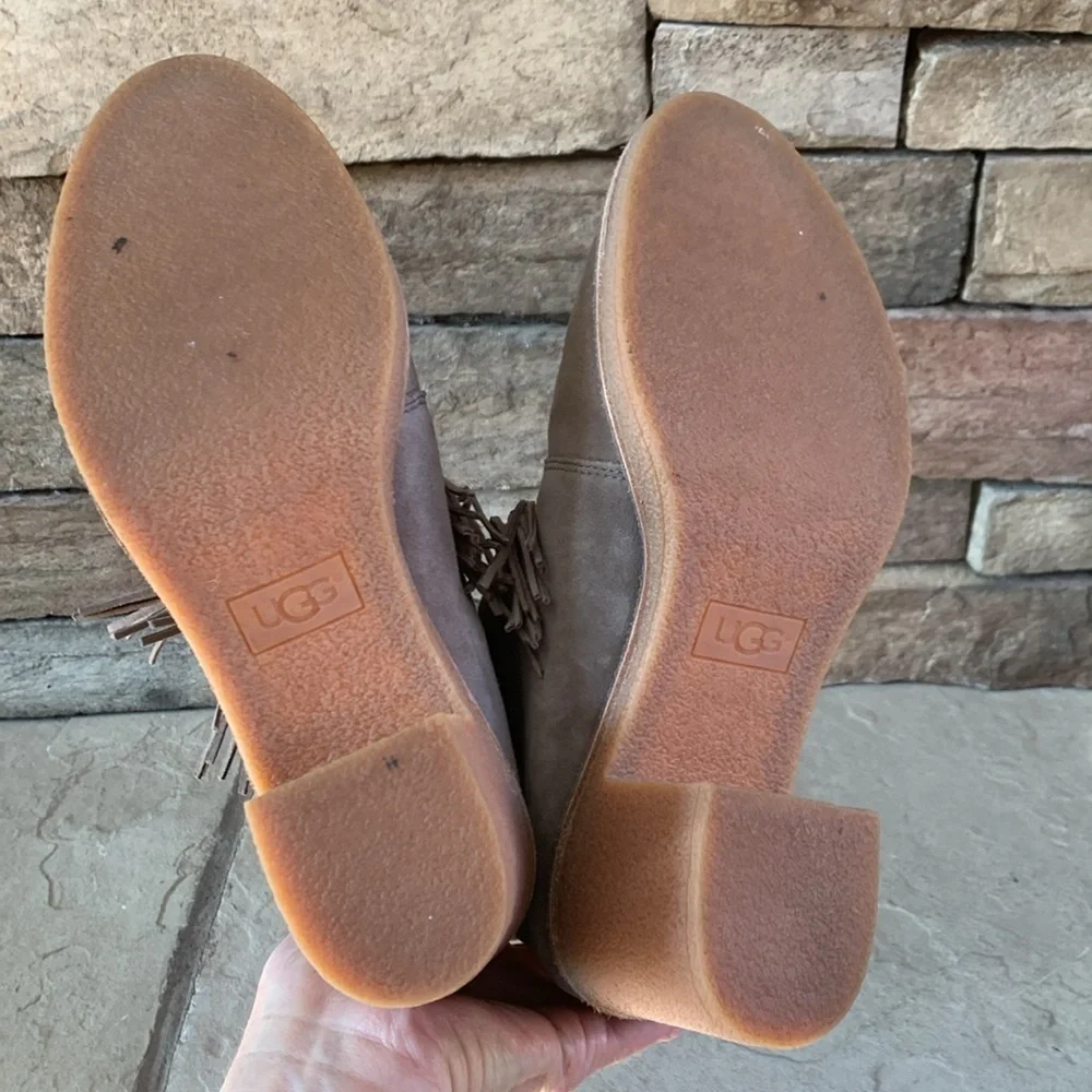 UGG sz 9 taupe heeled booties with front fringe and rubber heel